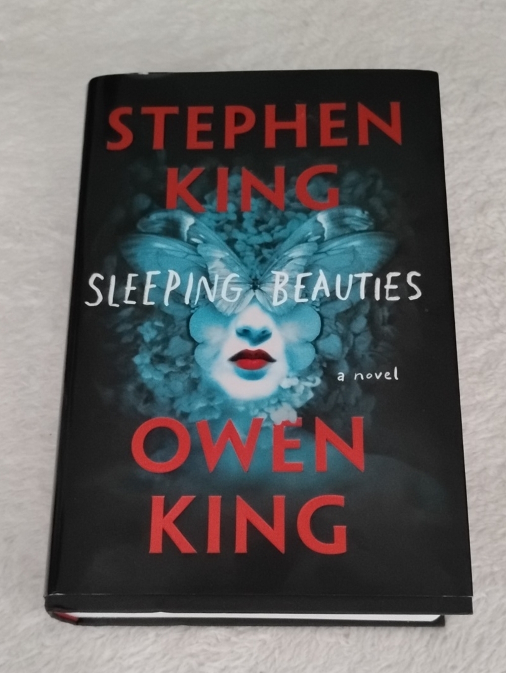 & Owen King Sleeping Beauties Hardcover – Black and Teal Cover